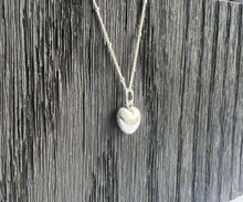 Load image into Gallery viewer, Chubby heart necklace