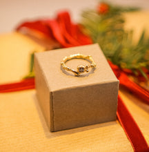 Load image into Gallery viewer, Salt and pepper diamond mulberry twig ring