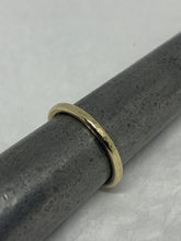 Load image into Gallery viewer, Classic hammered solid gold ring