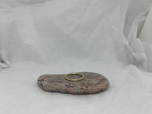 Load image into Gallery viewer, Classic hammered solid gold ring
