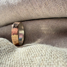 Load image into Gallery viewer, Gold hammered Ring
