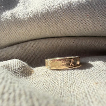 Load image into Gallery viewer, Gold hammered Ring
