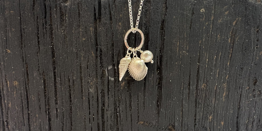 Shell and pearl necklace